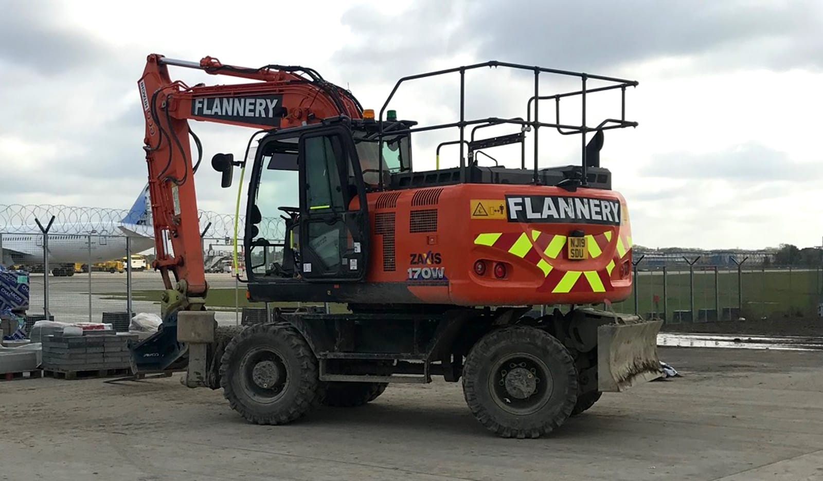 Hitachi Zaxis ZX170W-6 | Plant Hire UK | Flannery Plant Hire